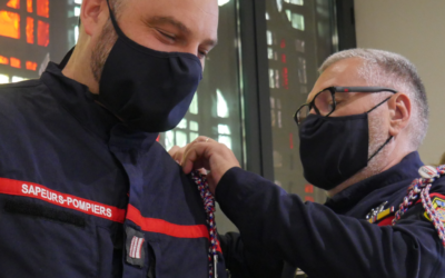 Les chefs de salle opérationnelle et leurs adjoints ont reçu la fourragère tricolore