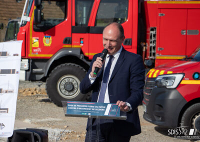 allocution-frederic-beauchef-conseiller-departemental-ceremonie-maire-pose-premiere-pierre-centre-secours-saint-cosme-en-vairais