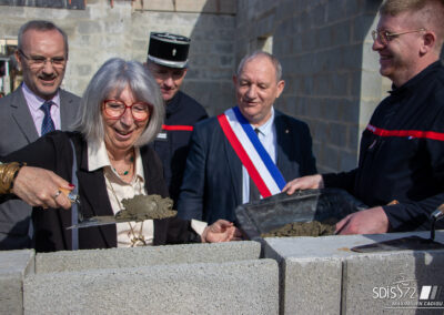 pose-premiere-pierre-centre-secours-saint-cosme-en-vairais-1
