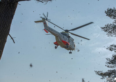helicoptere-securite-civile-super-puma-bombardier-eau